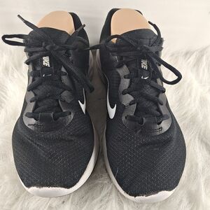 Women's Nike Running Shoes size 8 Black White Sneakers Athletic shoes
